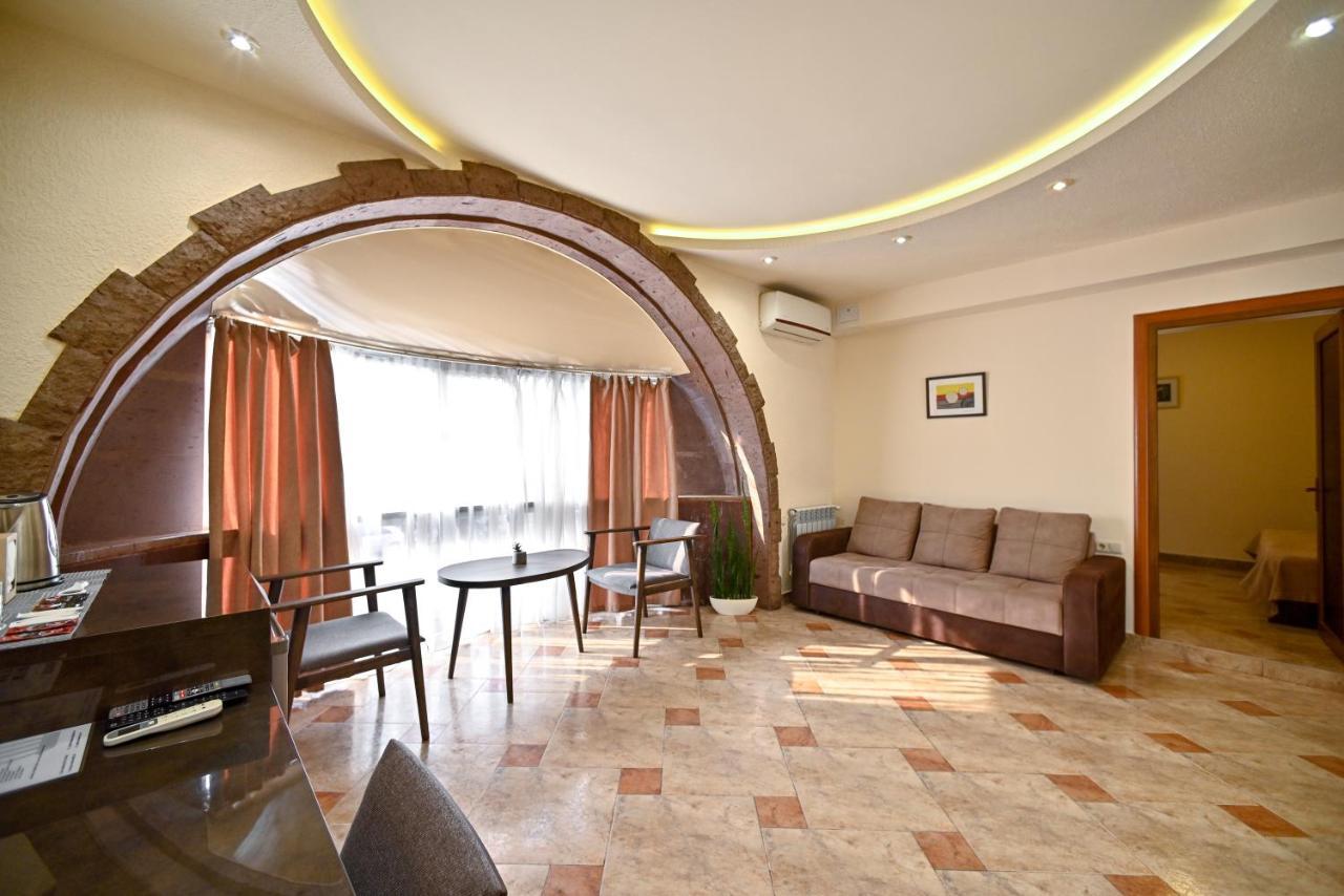 Skyline Hotel יירבאן מראה חיצוני תמונה