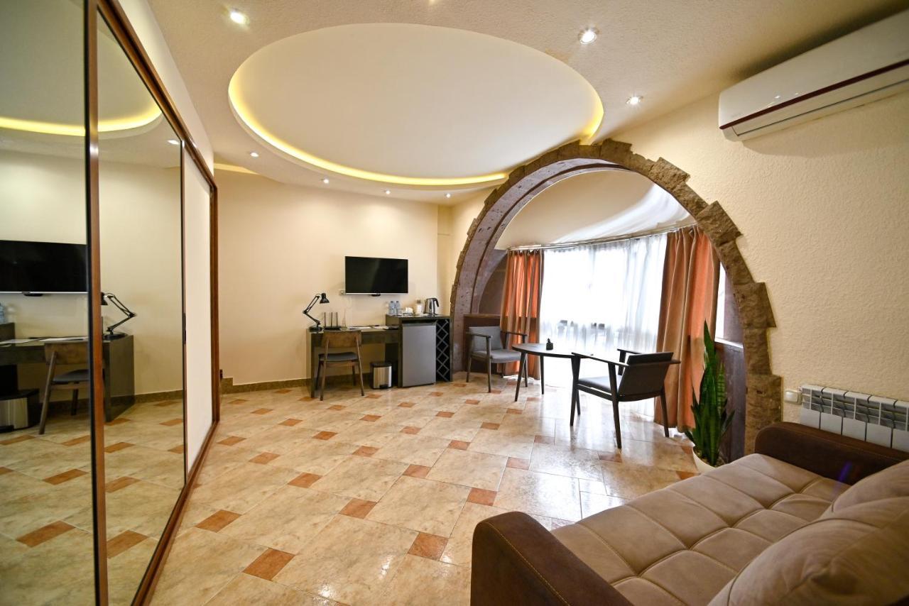 Skyline Hotel יירבאן מראה חיצוני תמונה